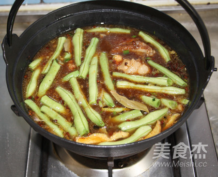Braised Noodles with Beans and Pork Ribs in Iron Wok recipe