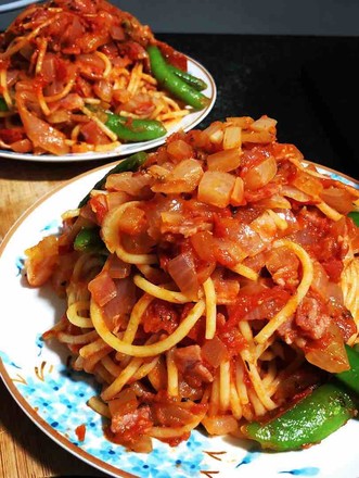 Spaghetti with Bacon and Tomato