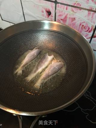 Deep-fried Braised Fresh Salted Fish recipe