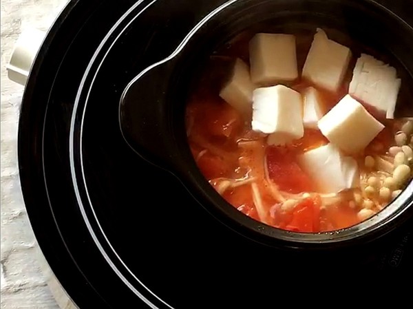 Tofu with Tomato and Enoki Mushroom recipe