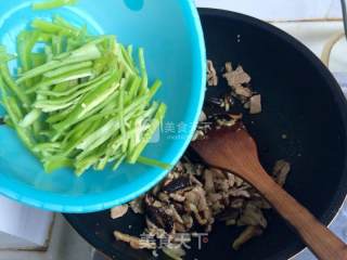 Green Pepper and Shiitake Pork Slices recipe