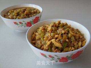 Cumin-flavored Noodles with Diced Meat, Cucumber and Egg recipe