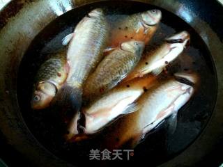 Braised Small Crucian Carp with Cabbage Leaf Vermicelli recipe