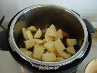 Pressure Cooker Potato Stewed Pork Ribs recipe