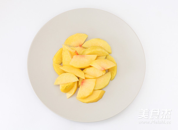 Rose Yellow Peach Snow Ear Soup recipe