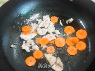 Health-preserving and Health-care Vegetables in Autumn-fried Pork Slices with Okra recipe