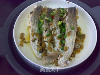 Spicy Sauerkraut Steamed Carp recipe