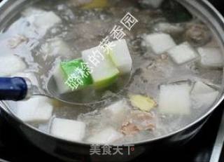 A Refreshing, Nutritious and Calcium-supplementing Soup for The Majority of College Entrance Examination Candidates-[skinned Winter Melon Spare Ribs Soup] recipe