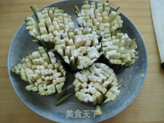 Eggplant with Minced Meat and Chrysanthemum recipe