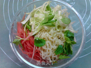 #花样美食#instant Noodles Mixed with Seasonal Vegetables recipe