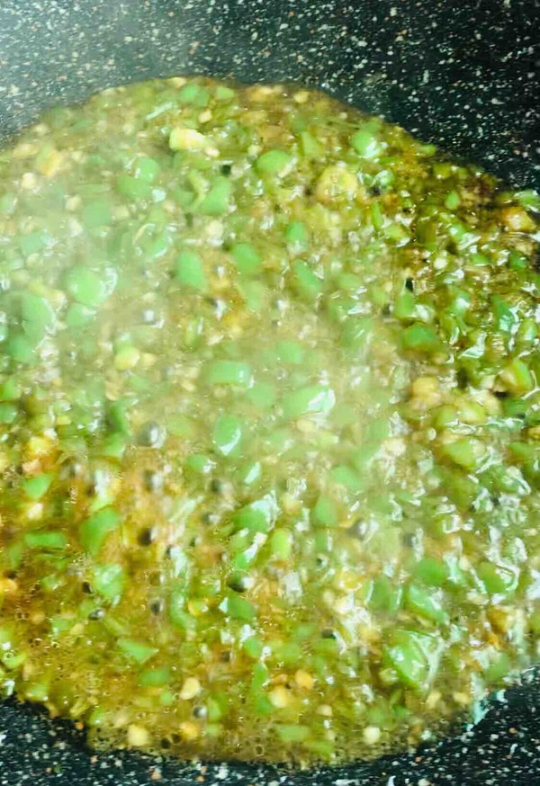 Green Pepper Mixed with Preserved Egg recipe