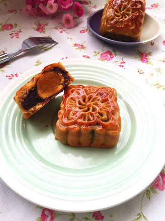 Cantonese Bean Paste Egg Yolk Mooncake recipe