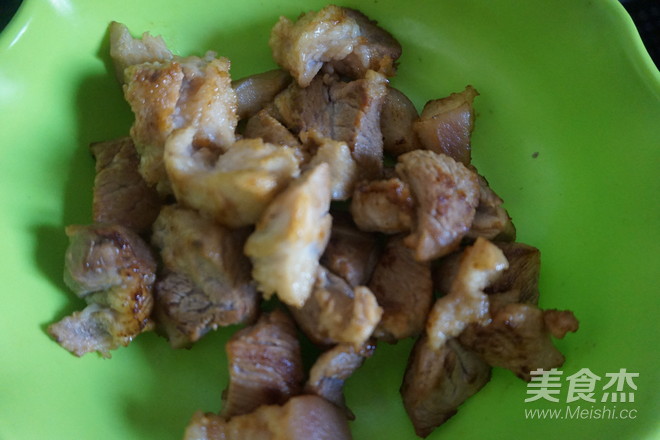 Stir-fried Sugar-colored Braised Pork recipe