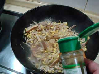 Home-made Small Stir-fry "fragrant Pork with Dried Beans" recipe