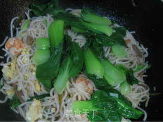 Three Fresh Stir-fried Rice Noodles recipe