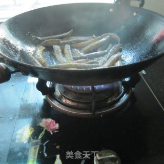 Stir-fried Loach with Green Pepper recipe