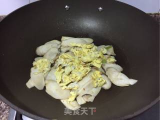 "egg Delicacy" Fried King Pleurotus with Whitebait and Egg recipe
