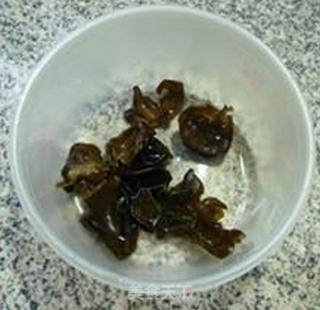 Chicken Feet with Black Fungus and Peanuts recipe