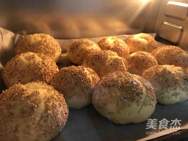 Sesame Yogurt Buns recipe