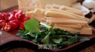 Hot and Sour Jade Fungus Soup recipe