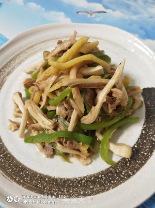 Stir-fried Shredded Chicken with Matsutake recipe