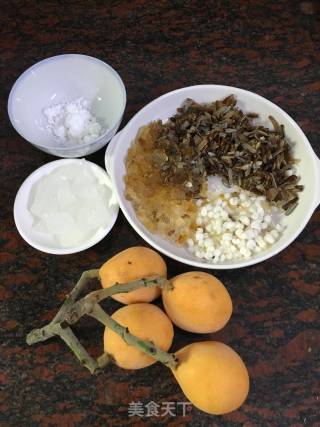 Peach Gum Loquat Soup recipe