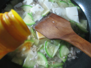 Zucchini Tofu Soup with Minced Meat recipe