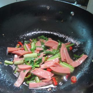 Stir-fried Sausages with Cilantro recipe