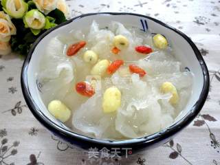 White Fungus and Lotus Seed Soup recipe