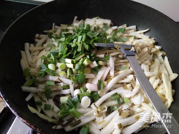 Stir-fried Rice Cake with Winter Bamboo Shoots and Pickled Vegetables recipe