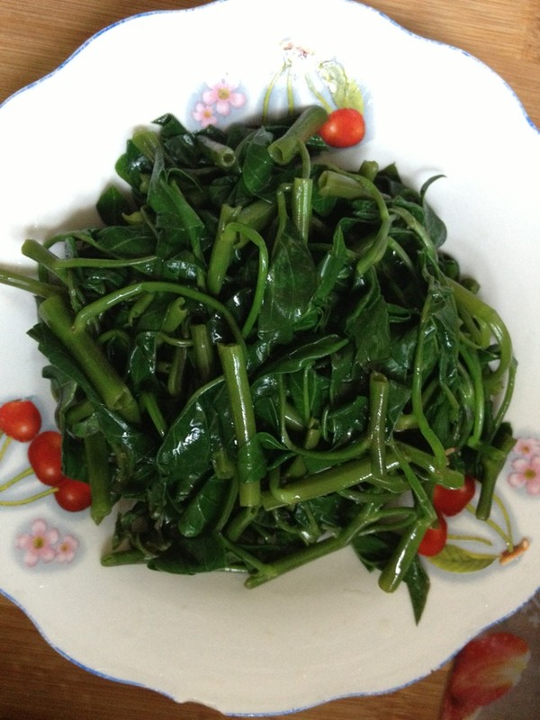 Slimming Dishes with Water Spinach recipe