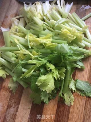 Stir-fried Tofu with Parsley recipe
