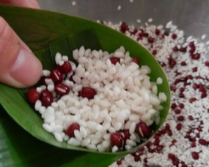 Detailed Version of Triangular Rice Dumplings Sweet and Soft Glutinous Red Bean Dumplings recipe