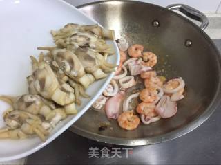 【wenzhou】noodle Soup with Razor Clams and Shrimp recipe