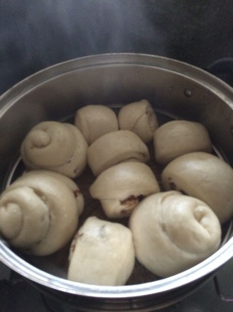 New Year’s Day, Make Steamed Buns for The Whole Family and Share Them Together