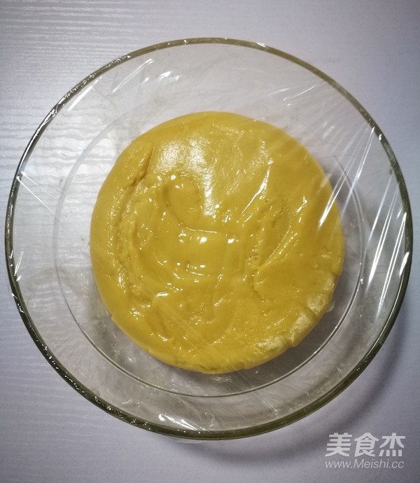 Cantonese Bean Paste Egg Yolk Mooncake recipe