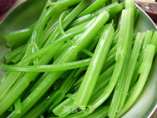 Homemade Small Cold Dish-celery Mixed with Peanuts recipe