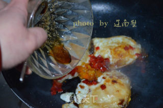 Fried Eggs with Chopped Peppers, So Popular and Easy to Eat recipe