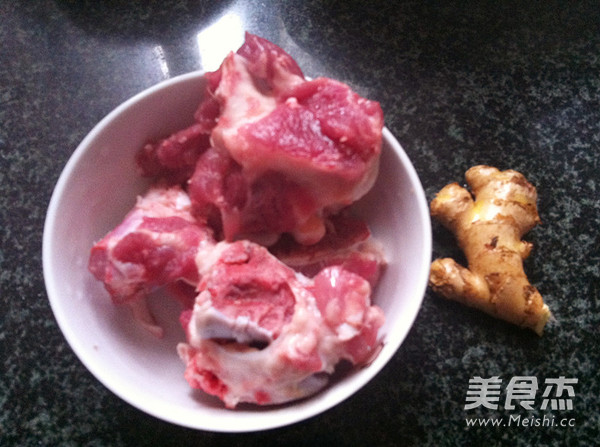 Stewed Pork Bone Soup recipe