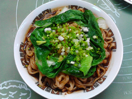 Instant Noodles with Clear Soup and Fried Sauce recipe