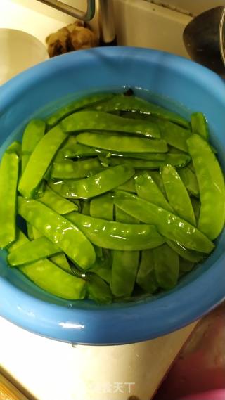Fried Dried Snow Peas recipe
