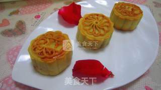 Homemade Cantonese Egg Yolk Bean Paste Mooncakes recipe