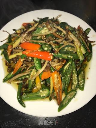 Stir-fried Tea Tree Mushroom with Hot Pepper recipe