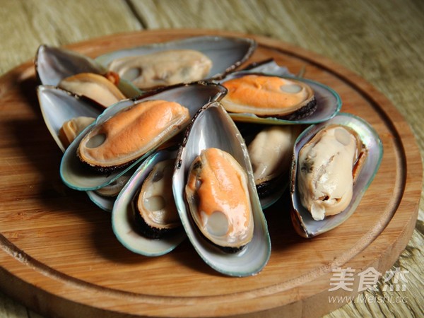 Baked Mussels with Wasabi Cheese recipe