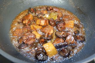 Braised Pork Belly with Pearl Mushroom recipe