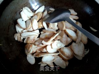 Scrambled Eggs with Pleurotus Eryngii and Hot Pepper recipe