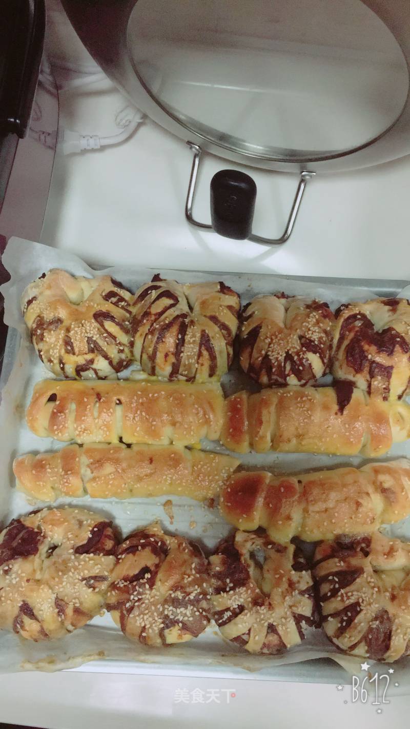Caterpillar Bread with Pinto Bean Paste recipe