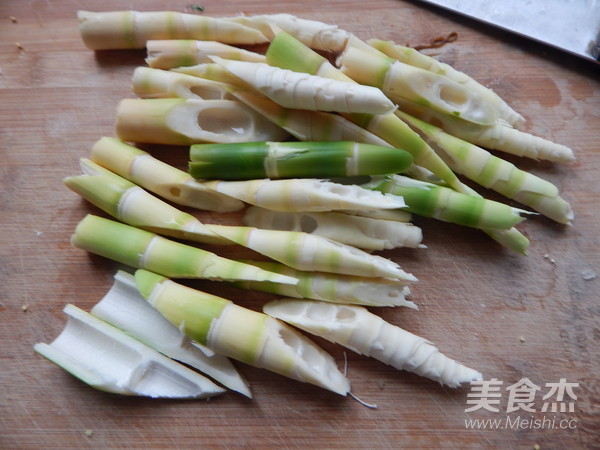 Bamboo Shoot Tip Stewed Big Bone Soup recipe