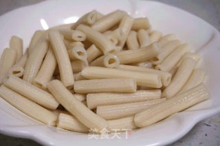 Stir-fried Macaroni with Mussels in Tomato Sauce recipe