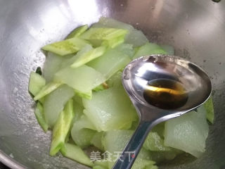 Stir-fried Cucumber with Braised Seeds recipe